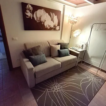 Bilocale In Strada Vestricciano Genna Con Giardino Privato