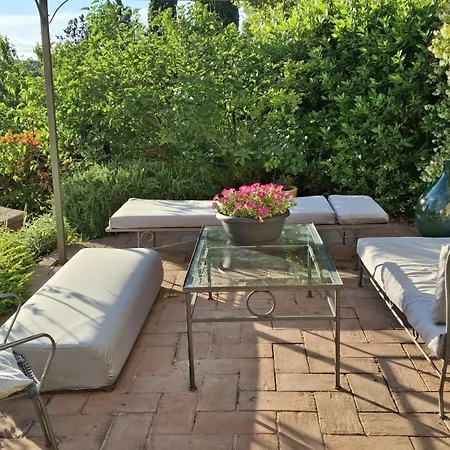 Bilocale In Strada Vestricciano Genna Con Giardino Privato Apartman