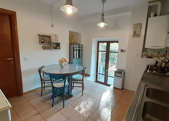 Apartment Bilocale In Strada Vestricciano Genna Con Giardino Privato